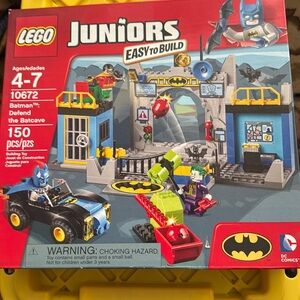 LEGO Juniors   Batman Defend the Batcave